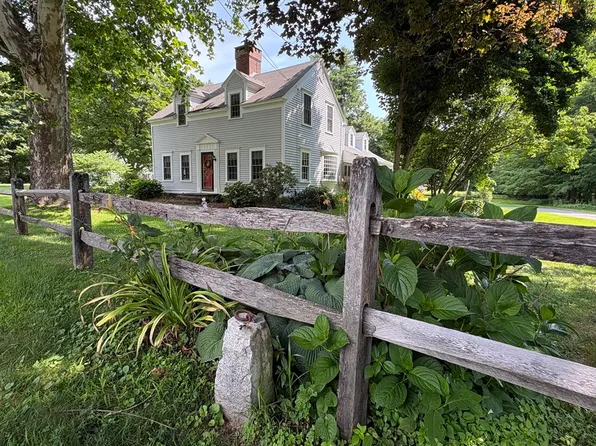 11 Green River Rd, Greenfield, MA 01301