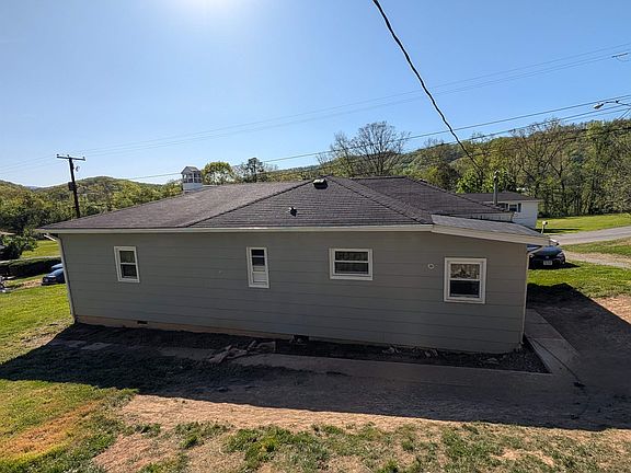 3rd image of 218 Church St