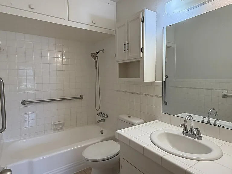 1805 Waterloo Ave — Photo 12