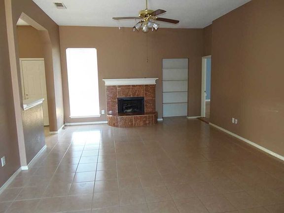 5th image of 2620 Larkspur Ln