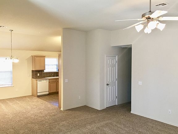 3rd image of 903 Beaumont Sq