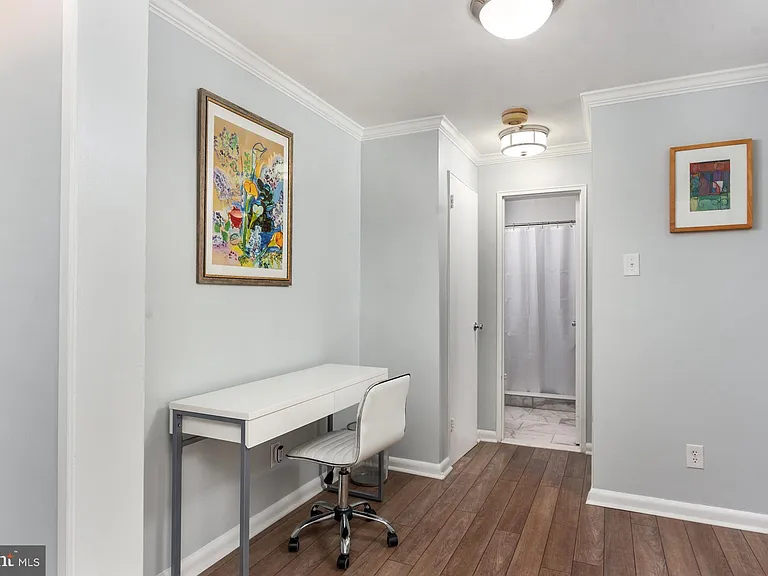 305 C St NE #104 — Photo 9