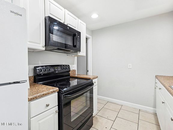 4th image of 214 BLAIRMORE Boulevard W