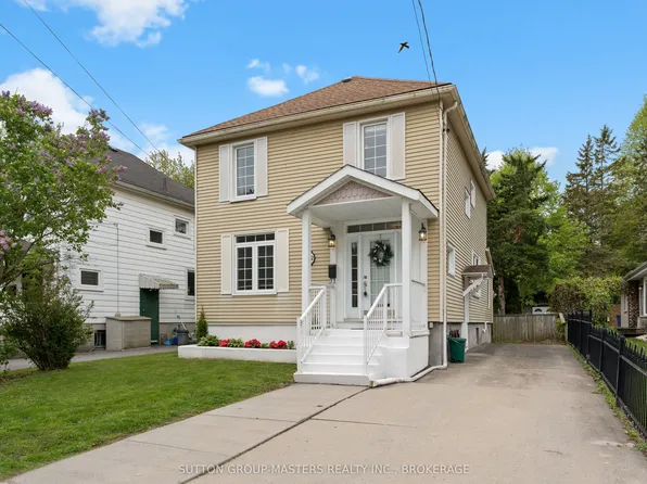 52 Pembroke St, Kingston, ON K7L 4N4