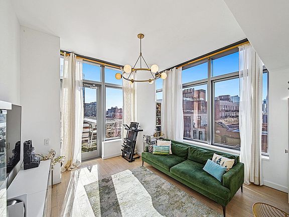 2nd image of 3 Court Sq #505