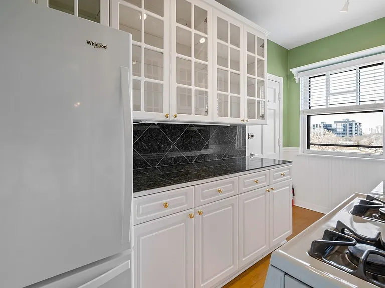 4300 N Marine Dr #602 — Photo 11