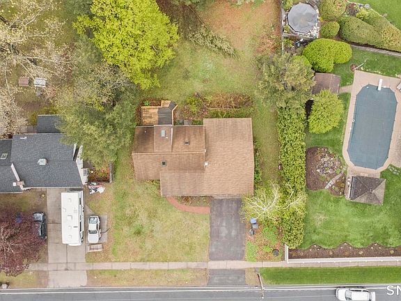 3rd image of 537 George Washington Road
