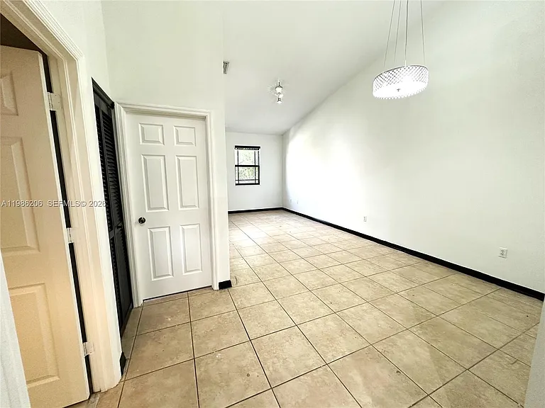 3550 NE 5th St #202 — Photo 9