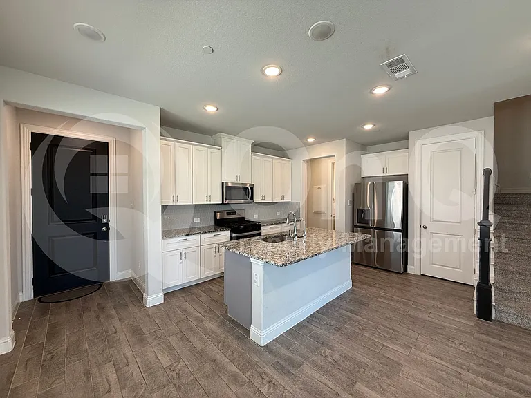 588 Hutchinson Ln — Photo 6