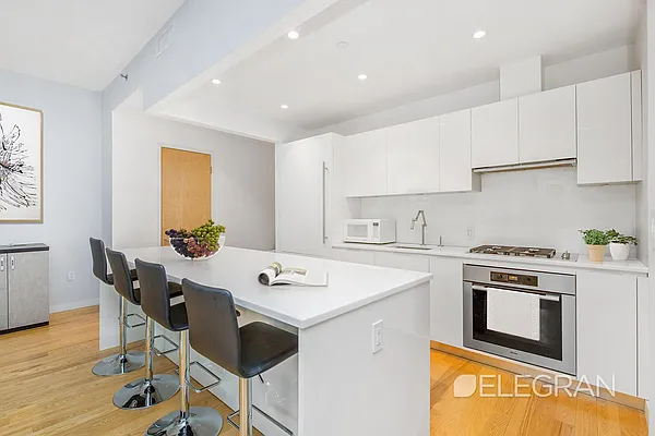 Sold by (Legacy) Elegran | media 2