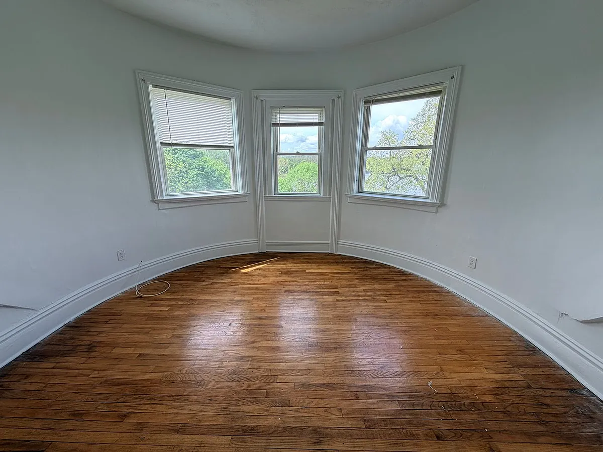 Building Photo - 166 2nd Ave #9