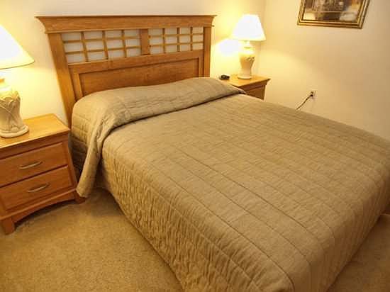 HG4P240K-Queen-Bedroom