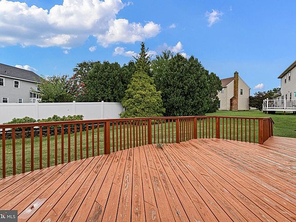 4th image of 18 Sumac Ct
