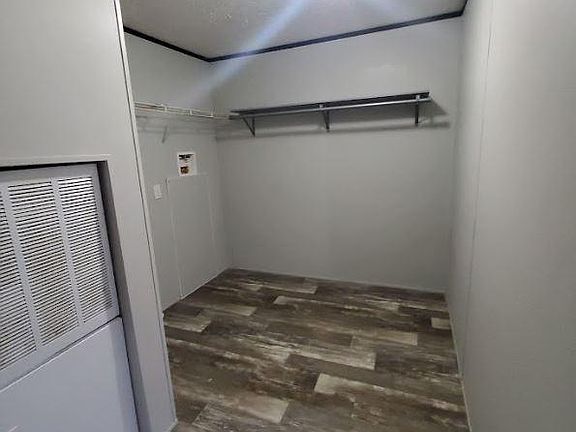 4th image of 4016 Woodland Ln