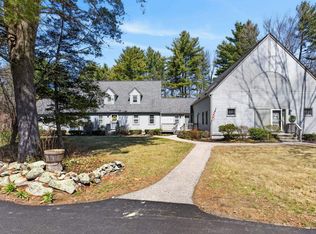 99 Glengarry Dr, Stratham, NH 03885