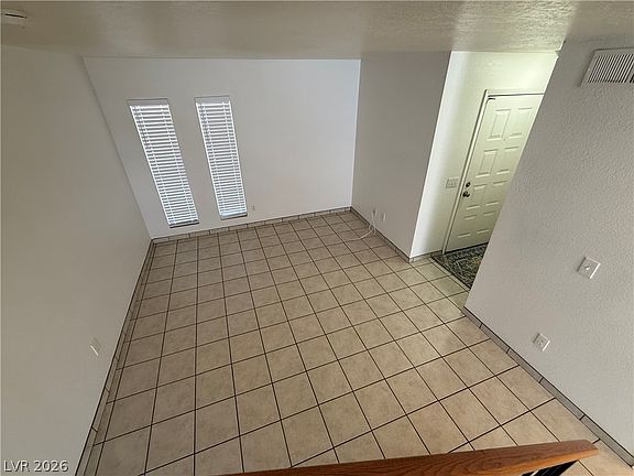 5th image of 562 Sellers Pl