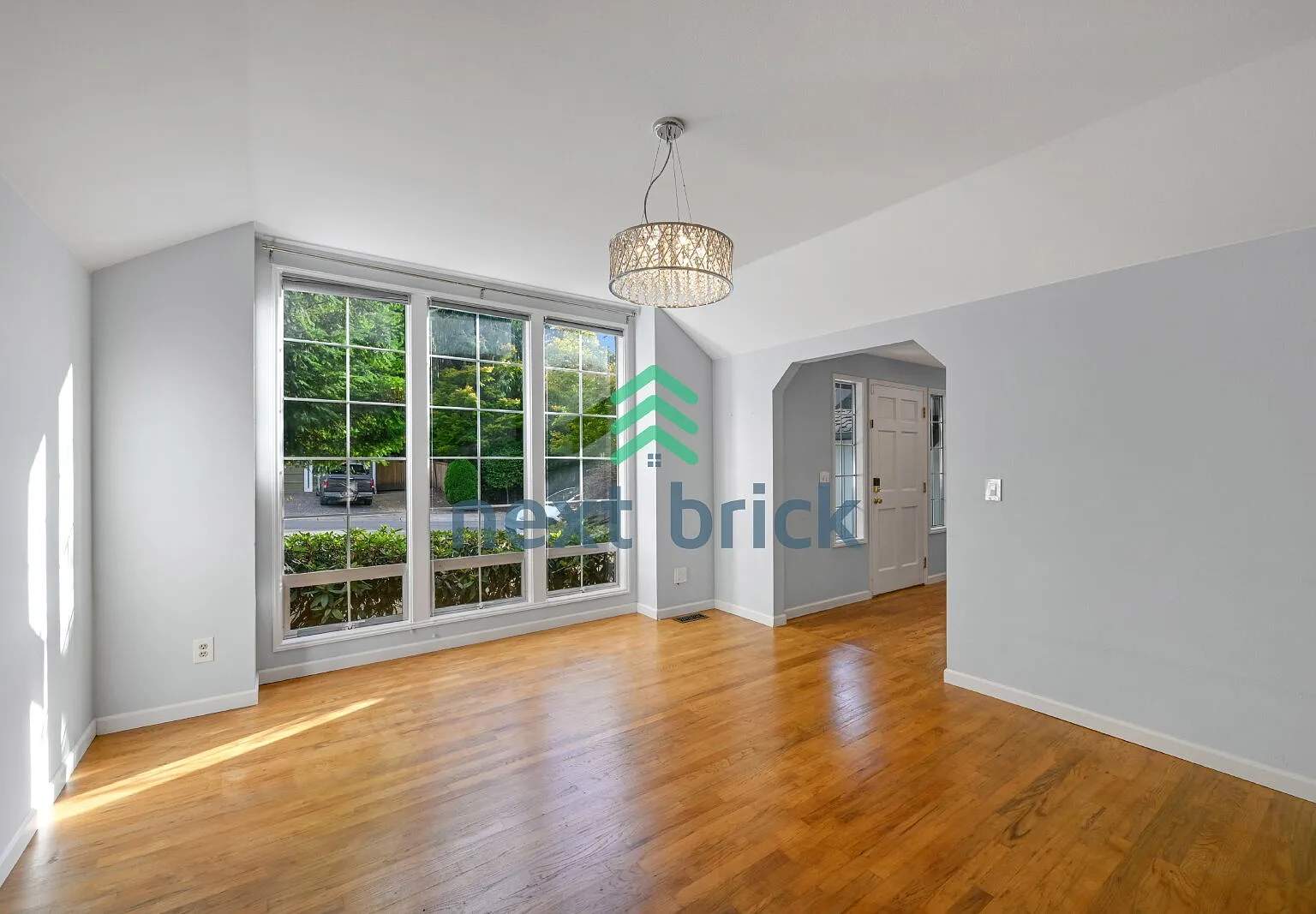 "Spacious 4-Bedroom Retreat with 2.5 Baths in Charming Sammamish Setting" — Photo 4