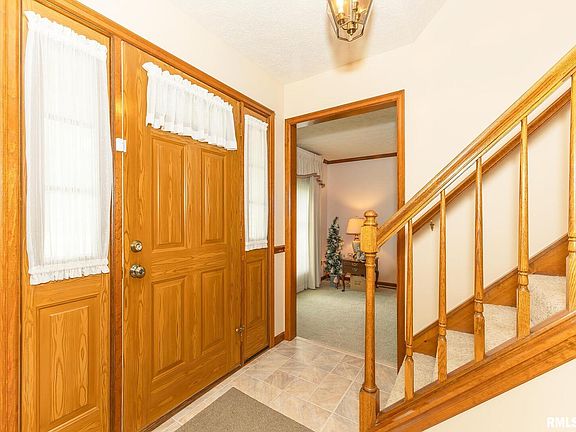 5th image of 1040 Carriage Place Dr