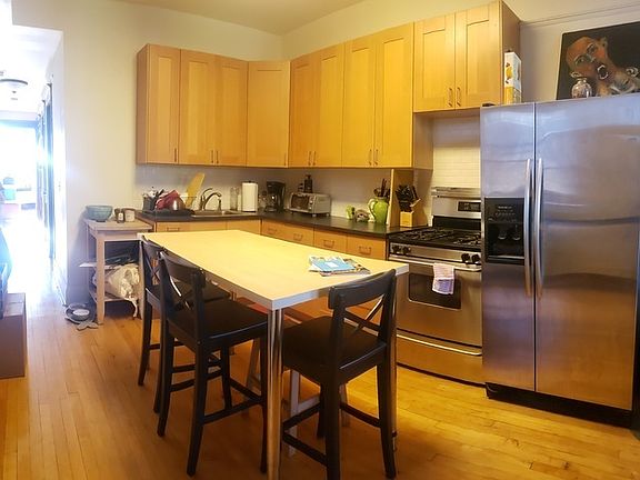 3rd image of 3213 S Lituanica Ave #3F