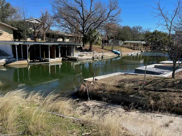 413 E Briarway, Granite Shoals, TX 78654