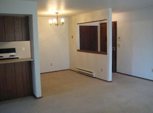 1316 Meadowcreek Dr APT 2, Pewaukee, WI 53072