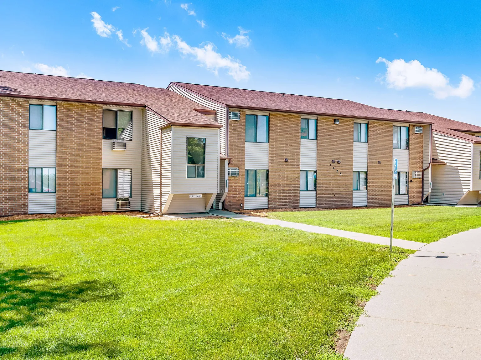Newton Park Apartments — Photo 1