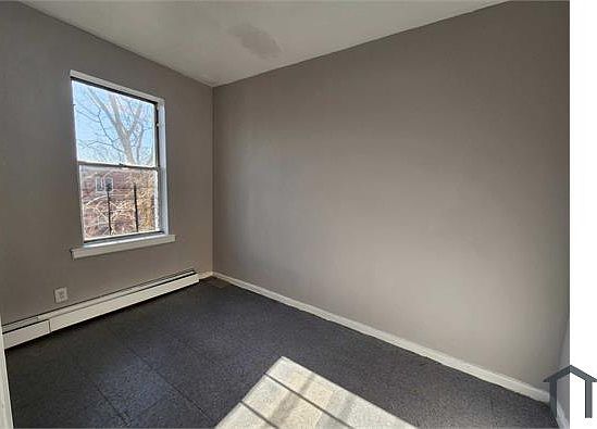 2nd image of 907 Avenue St