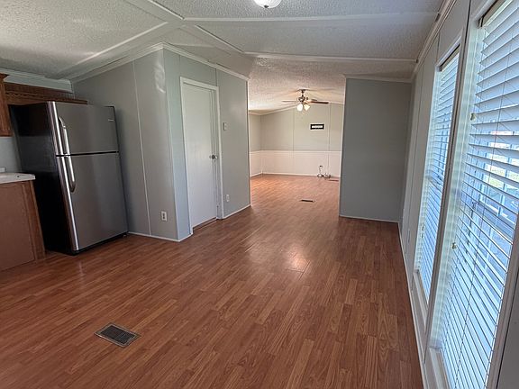 3rd image of 8287 Beech St