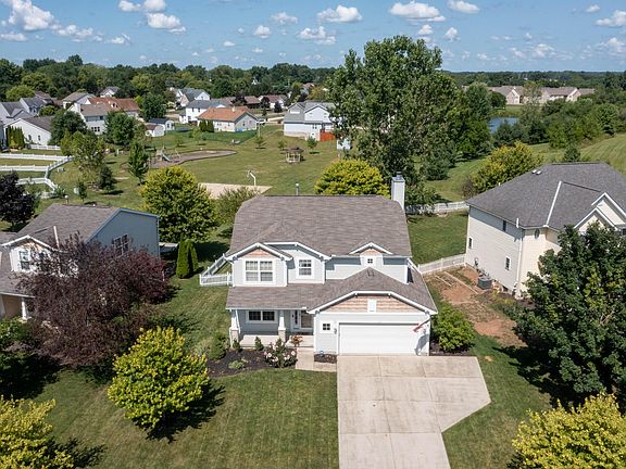 2nd image of 122 Stone Hedge Row Dr