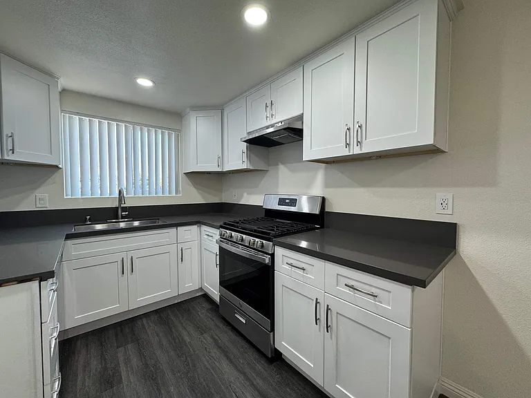Sunset Apartment Homes — Photo 8