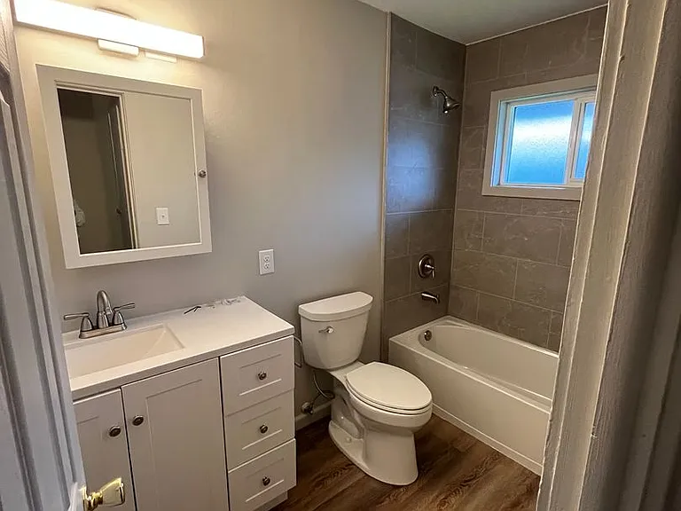 1404 Toole Ave — Photo 13