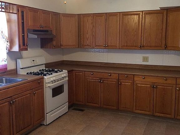 3rd image of 2120 Estes Ln