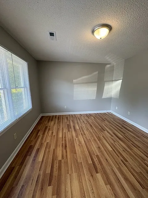 2 bed, 1.5 bath, 918 sqft, $1,175 — Photo 4