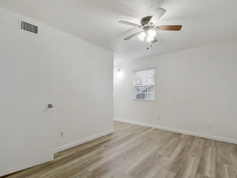 6803 Woodhue Dr #A — Photo 11
