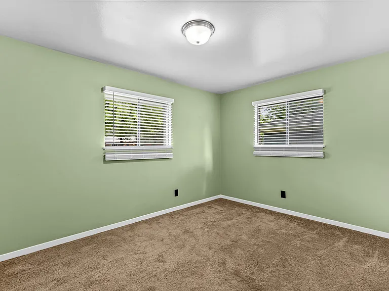 326 S Barbara St — Photo 9