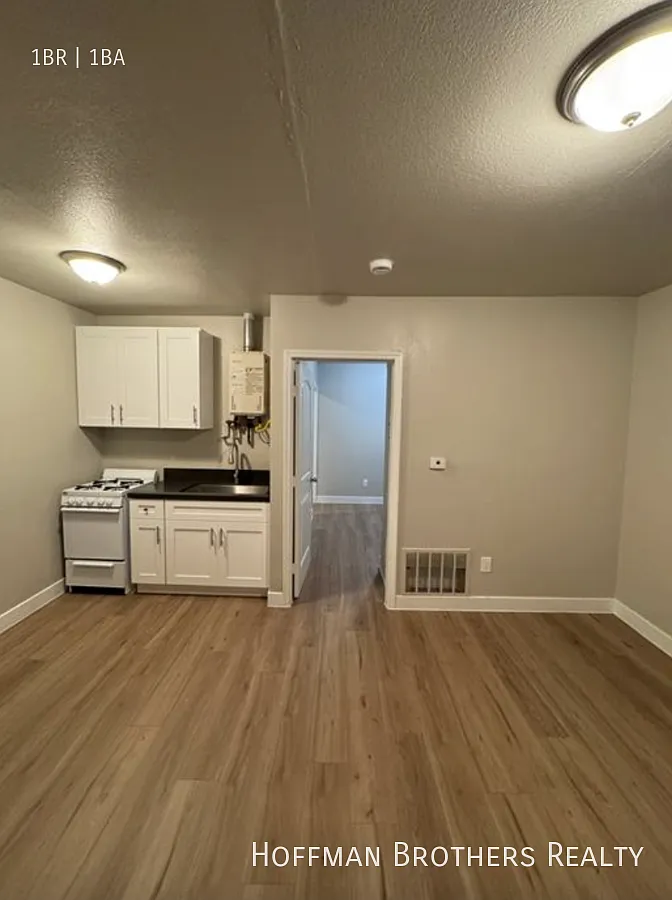 928 W 83rd St Los Angeles, CA 90044 — Photo 1
