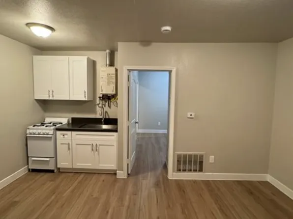 928 W 83rd St #4, Los Angeles, CA 90044
