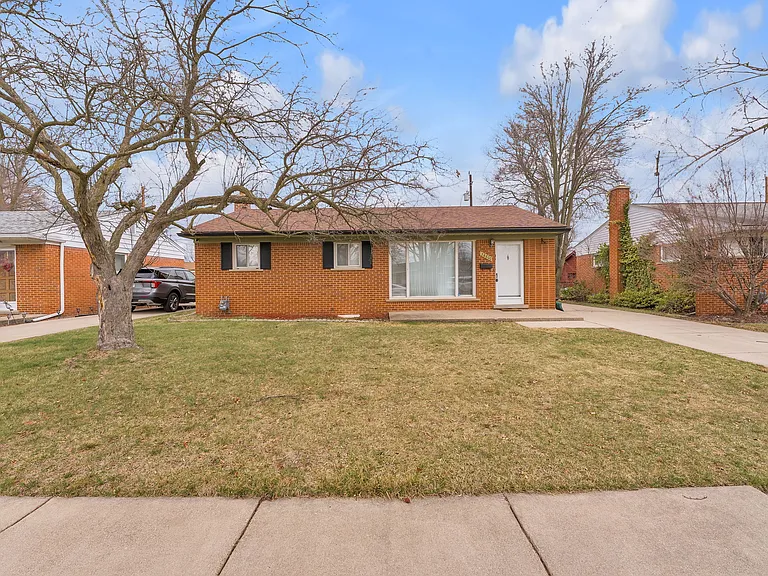 26800 Van Buren Rd — Photo 31