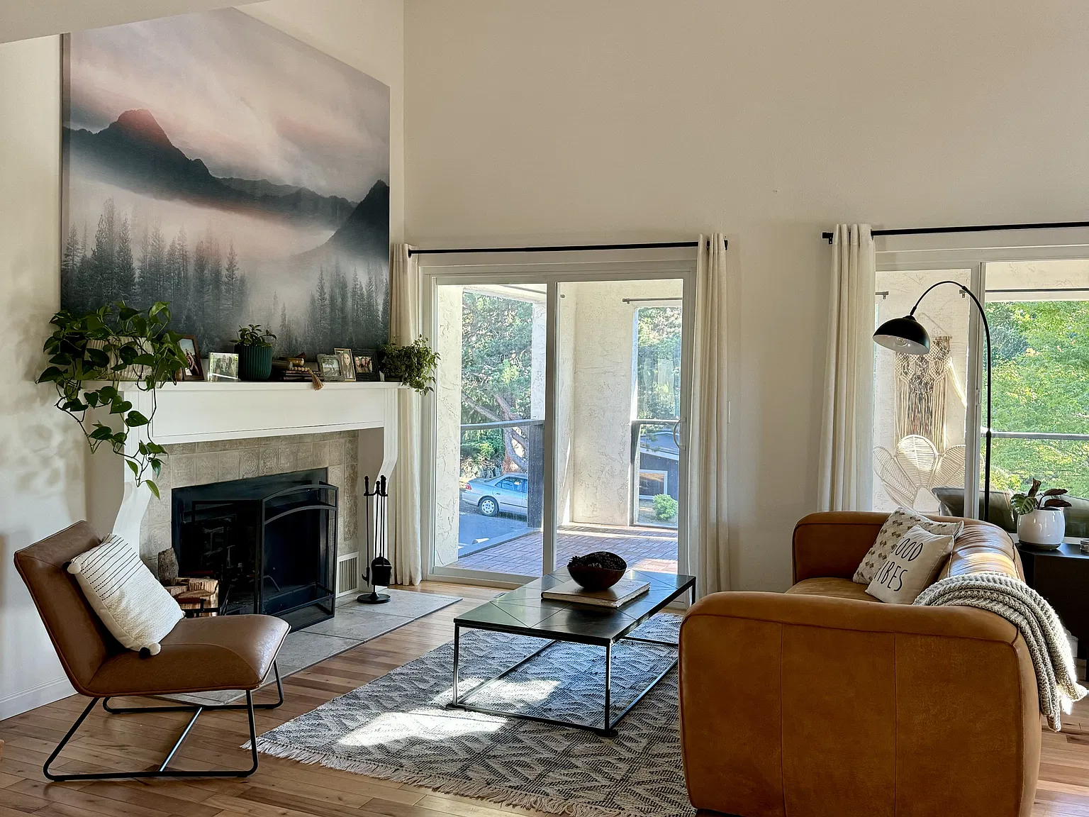 4 bed, 2.5 bath, 2280 sqft, $3,600 — Photo 2