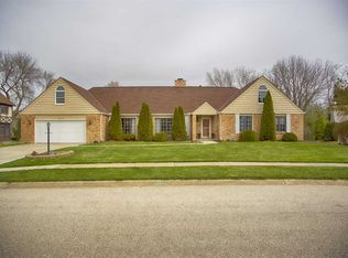54 Cherry Ln, Morton, IL 61550