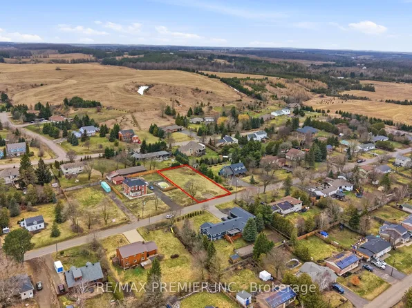 14 Orangeville St, Erin, ON N0B 1Z0