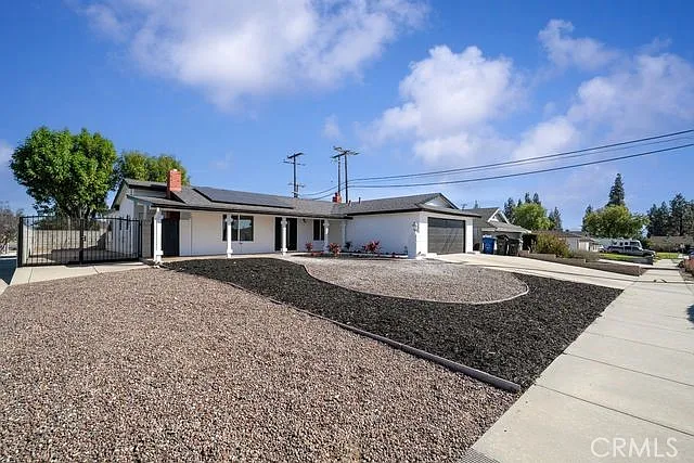 1758 N Madera Ave — Photo 1