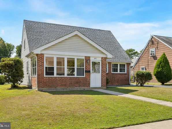 841 Bobwhite Ln, Secane, PA 19018