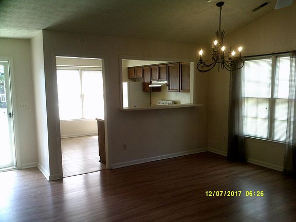 3rd image of 40 Wood Pointe Dr Unit 12