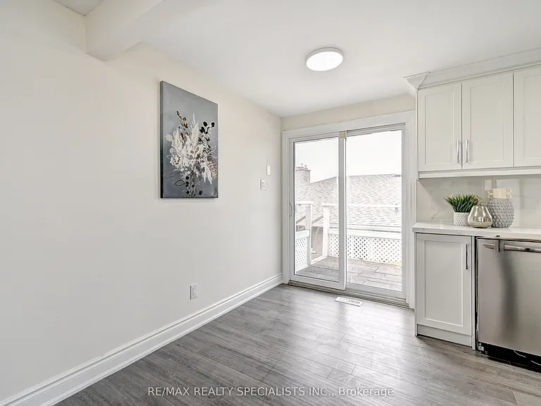 11 Dinison Cres — Photo 6