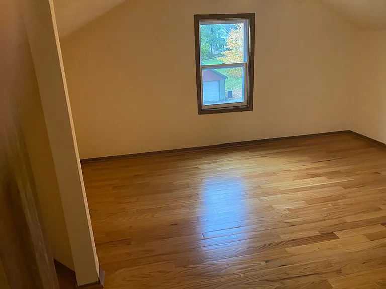 2ND UPSTAIRS BED ROOM