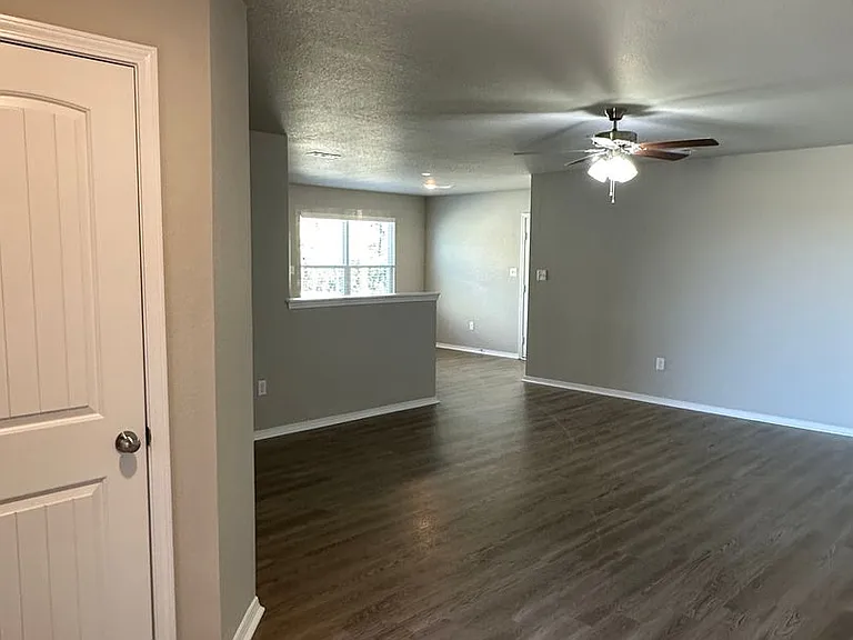 208 Sofia Dr — Photo 7