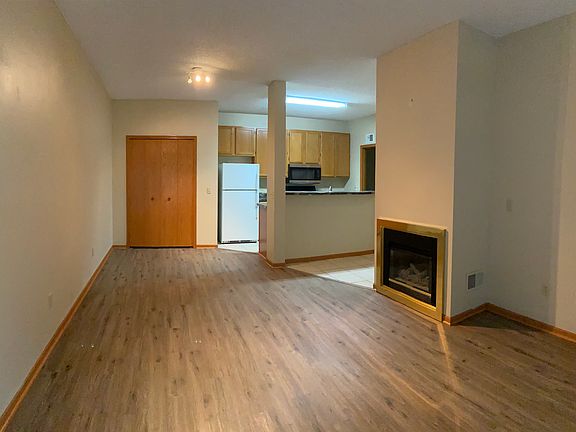 3rd image of 15620 Garrett Dr