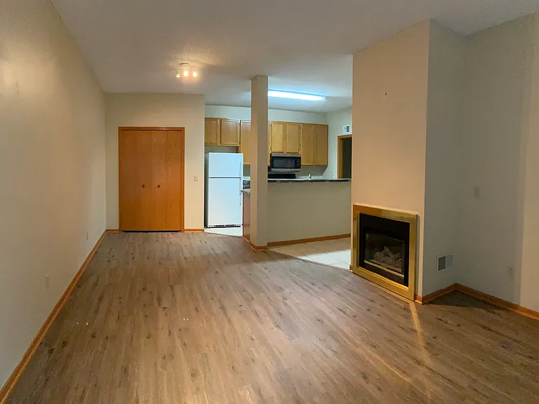 15620 Garrett Dr — Photo 3