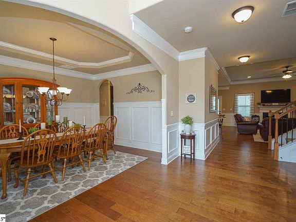 4th image of 9 Winged Bourne Ct
